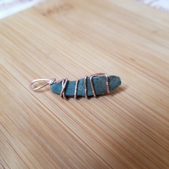 🆕️Wire Wrapped Rock Pendant 3 - Picture 1 of 2